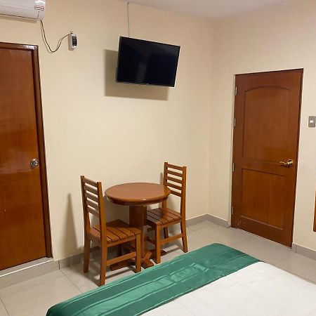 Tariri Hotel Пукальпа Екстер'єр фото