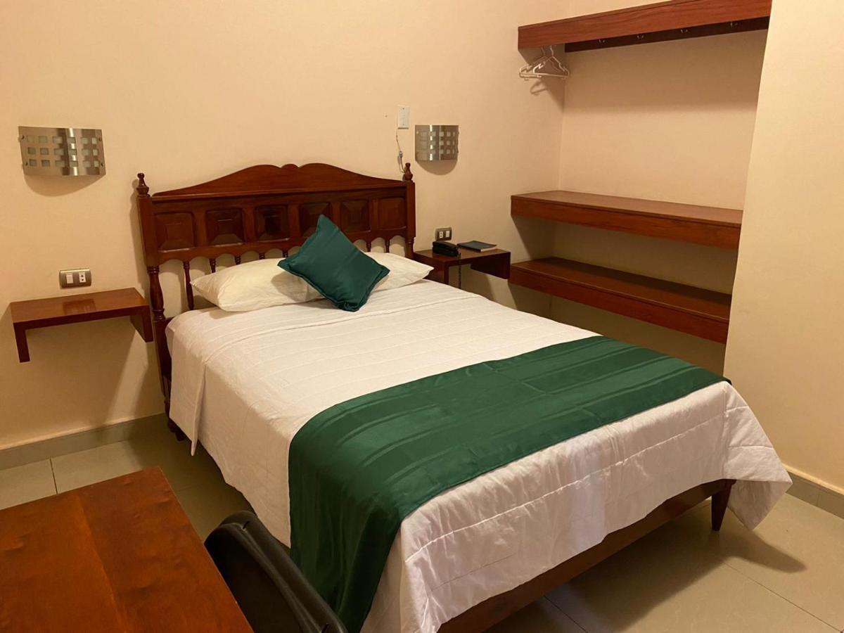 Tariri Hotel Пукальпа Екстер'єр фото