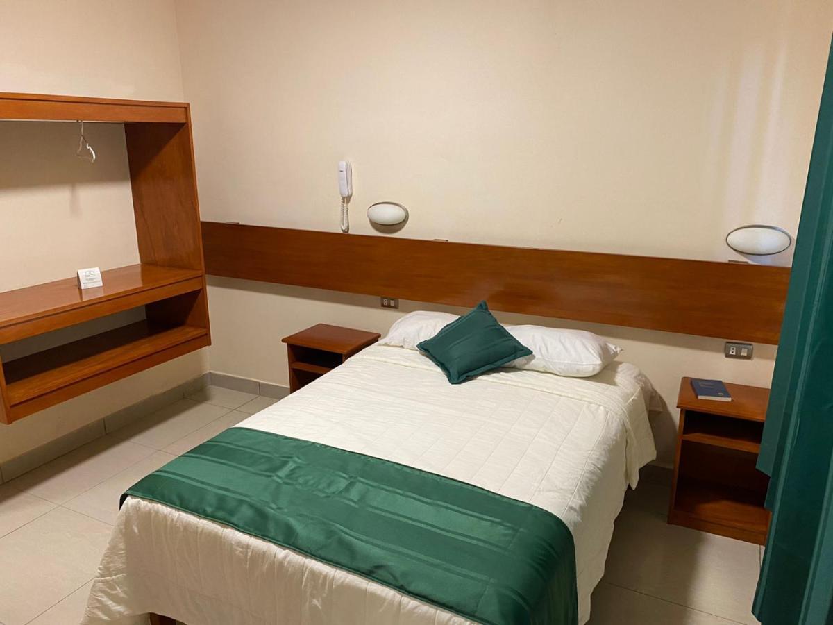 Tariri Hotel Пукальпа Екстер'єр фото