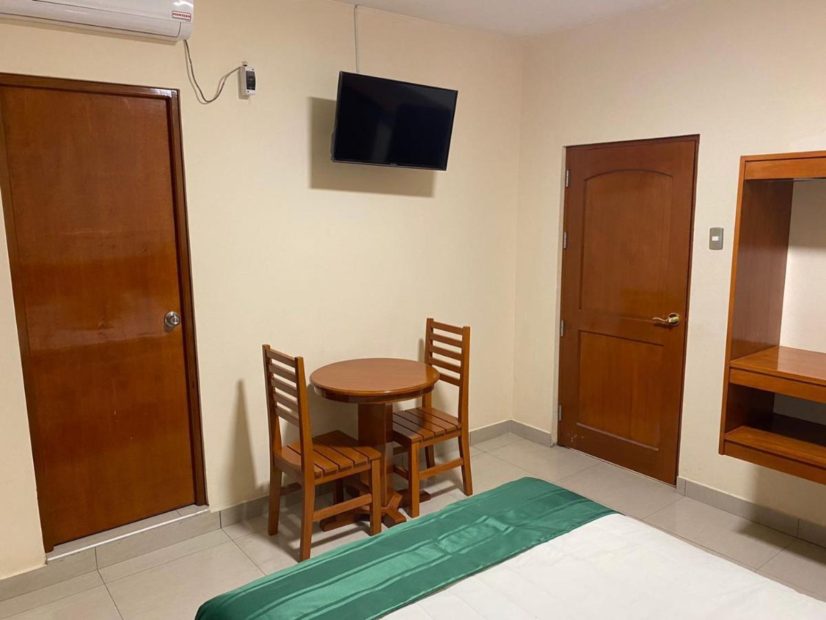 Tariri Hotel Пукальпа Екстер'єр фото