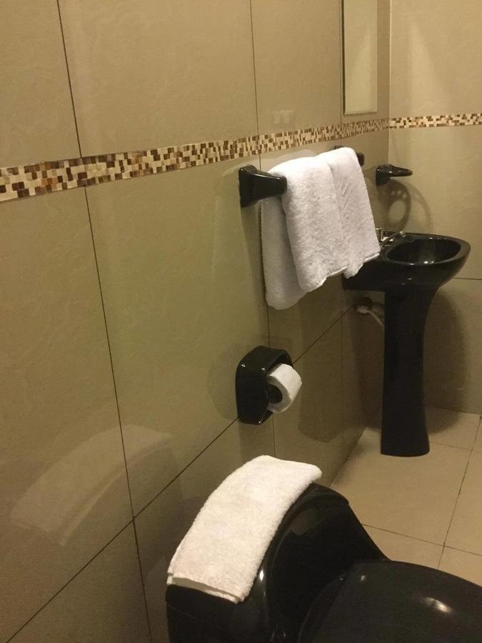 Tariri Hotel Пукальпа Екстер'єр фото