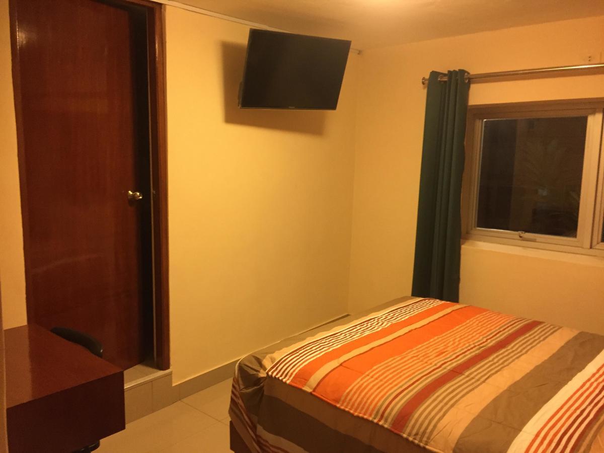 Tariri Hotel Пукальпа Екстер'єр фото