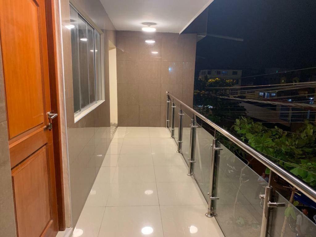 Tariri Hotel Пукальпа Екстер'єр фото